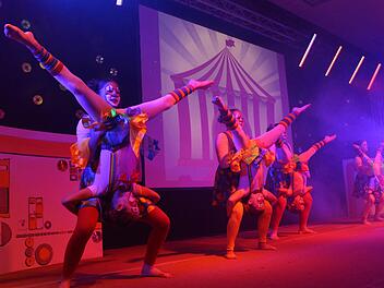 Der Schwerkraft trotzen: Das können die Tanztalente beim GTV-Fasching - oder waren da doch auch ein paar "Außerirdische" dabei? Seeger