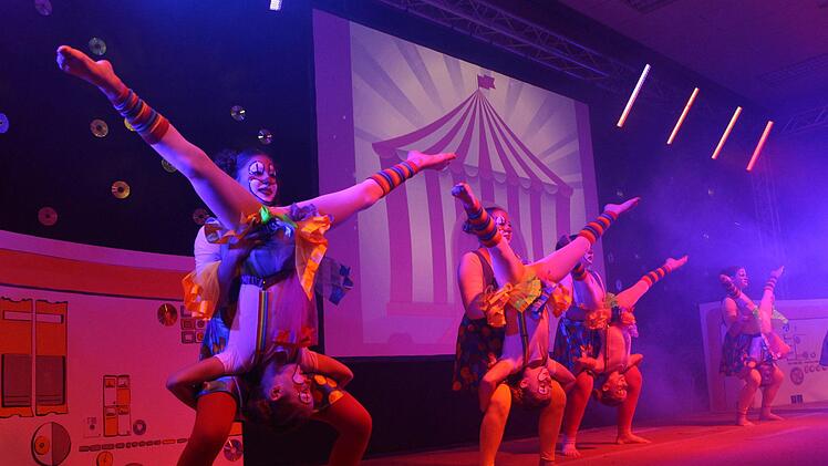 Der Schwerkraft trotzen: Das können die Tanztalente beim GTV-Fasching - oder waren da doch auch ein paar "Außerirdische" dabei? Seeger
