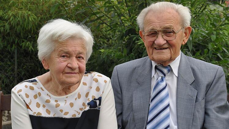 Ein sehr seltenes Ehejubiläum - die Eiserne Hochzeit - können Hermine und Richard Schimmel heute feiern. Heute vor 65 Jahren schlossen die Reiterswiesener Eheleute den Bund fürs Leben.  Foto: Klopf