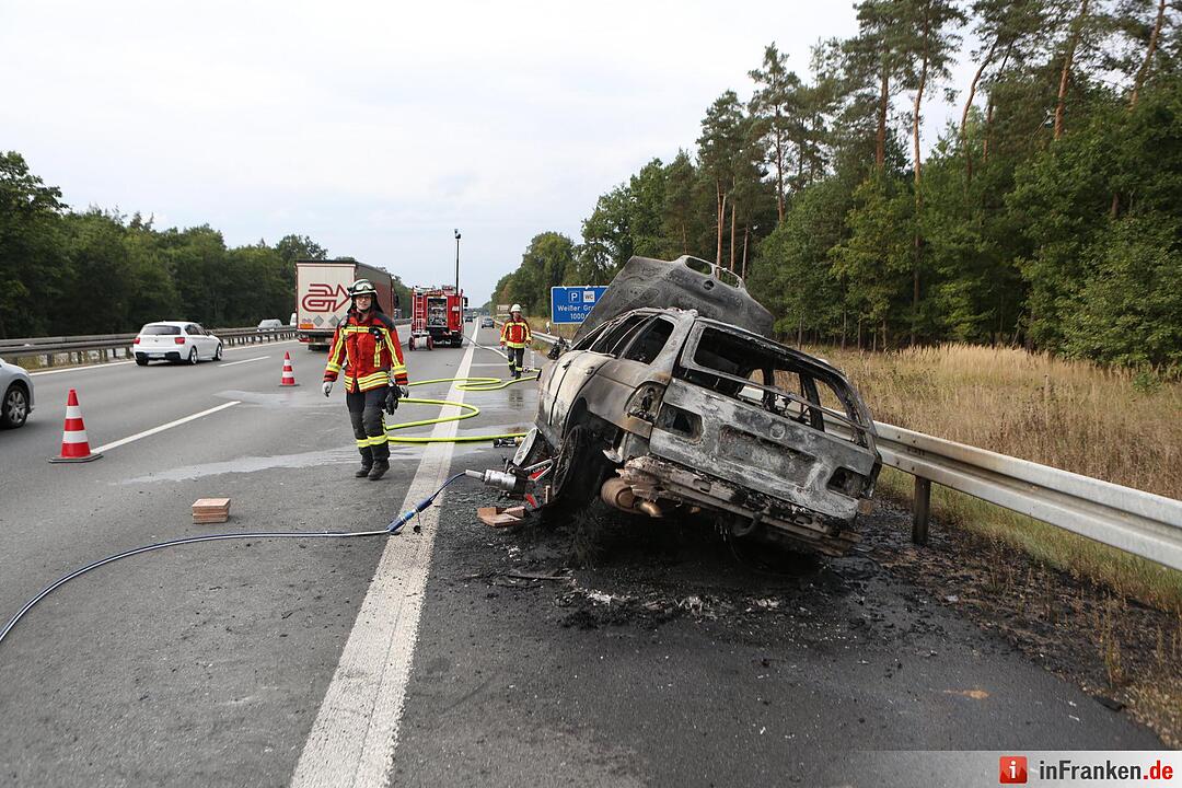BMW brennt auf A3 völlig aus