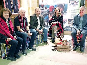 Michael Kleiner (Weltkirche Bamberg), Christine Kaufmann (Grafikdesign), Michael Krischer ("Missio" München) sowie Ernst und Anita Klimek vom Weisendorfer Zubza-Hilfswerk (von rechts) Foto: privat