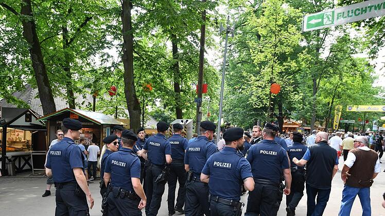 Das Pfingstwochenende am Berg verlief aus polizeilicher Sicht friedlich. Die Zahl der Diebst&auml;hle und der K&ouml;rperverletzungen liegen laut Polizei deutlich unter dem Vorjahresniveau. Foto: Ronald Rinklef