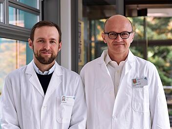 Die Virologen Dr. Florian Full und Prof. Dr. Armin Essner vom Universitätsklinikum Erlangen haben möglicherweise einen Weg für neue Therapien gegen Herpesviren gefunden. Foto: Universitätsklinikum Erlangen