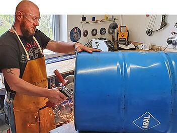 Andy Herzog aus Nordhalben ist dann in seinem Element, wenn er in seiner Werkstatt stehen kann.  Fotos: Maria Löffler