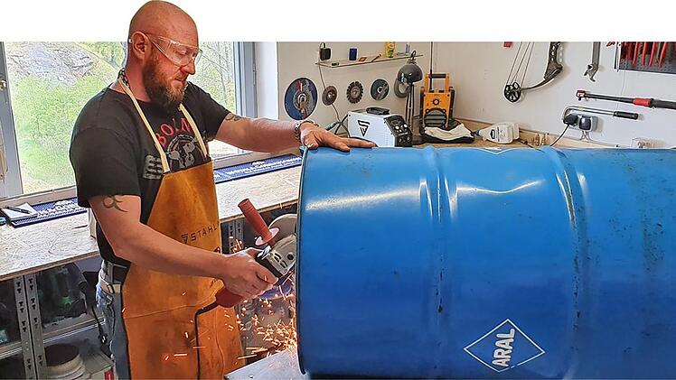 Andy Herzog aus Nordhalben ist dann in seinem Element, wenn er in seiner Werkstatt stehen kann.  Fotos: Maria Löffler