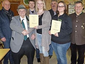 Ehrungen und Neuwahlen prägten die Generalversammlung des Schützenvereines Neufang. Unser Bild zeigt (von links) Wirsbergs Bürgermeister Hermann Anselstetter, Vorsitzenden Werner Reinfeld (50 Jahre im Verein), Schriftführer Martin Willert, Erste Schützenmeisterin Eva Lauterbach, Zweiten Bürgermeister Karl-Heinz Opel, Jana Lauterbach (10 Jahre) und Kassier Herbert Opel. Foto: Klaus-Peter Wulf
