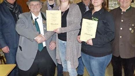 Ehrungen und Neuwahlen prägten die Generalversammlung des Schützenvereines Neufang. Unser Bild zeigt (von links) Wirsbergs Bürgermeister Hermann Anselstetter, Vorsitzenden Werner Reinfeld (50 Jahre im Verein), Schriftführer Martin Willert, Erste Schützenmeisterin Eva Lauterbach, Zweiten Bürgermeister Karl-Heinz Opel, Jana Lauterbach (10 Jahre) und Kassier Herbert Opel. Foto: Klaus-Peter Wulf