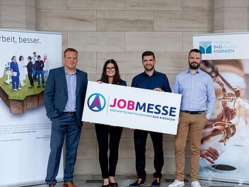 Frank Bernhard (Wirtschaftsförderer Landkreis; von links), Julia Meder (Wirtschaftsjunioren), Philip Mühle (Wirtschaftsjunioren), Sebastian M. Bünner (Kreissprecher Wirtschaftsjunioren und Wirtschaftsförderer Stadt) freuen sich auf die 2. Jobmesse.