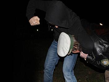 Polizeibeamte werden immer häufiger Opfer roher Gewalt.  Foto: Andreas Dorsch