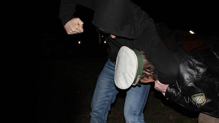 Polizeibeamte werden immer häufiger Opfer roher Gewalt.  Foto: Andreas Dorsch