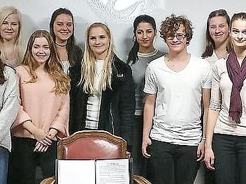 Die Schüler des Praxis-Seminars entführten ihre Gäste nach Venedig.  Foto: privat