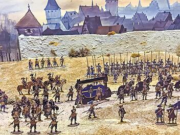Leichenzug Gustav Adolfs: Der größte Gegenspieler des kaiserlichen Heerführers Wallenstein fällt im November 1632 bei Lützen. Das Diorama aus dem Deutschen Zinnfigurenmuseums auf der Plassenburg stellt die Überführung des schwedischen Königs in seine Heimat dar.  Foto: Wolfgang Schoberth