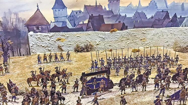 Leichenzug Gustav Adolfs: Der größte Gegenspieler des kaiserlichen Heerführers Wallenstein fällt im November 1632 bei Lützen. Das Diorama aus dem Deutschen Zinnfigurenmuseums auf der Plassenburg stellt die Überführung des schwedischen Königs in seine Heimat dar.  Foto: Wolfgang Schoberth