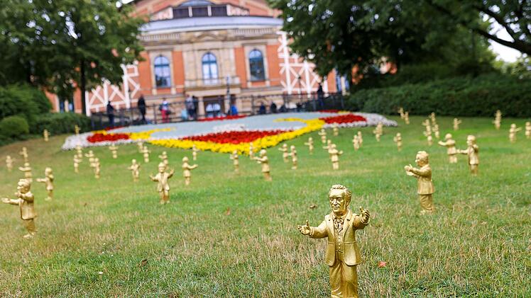 115 Richard-Wagner-Figuren begrüßten die Festspiel-Gäste - nun sind sie gestohlen worden