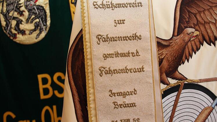 Von der Fahnenbraut Irmgard Tschertner (geb. Bräun) gab es eine Widmung.