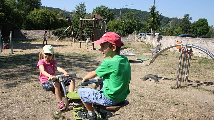 Eindrücke vom Hammelburger Spielplatz am Weiher/ Bleichrasen. Foto: Ralf Ruppert