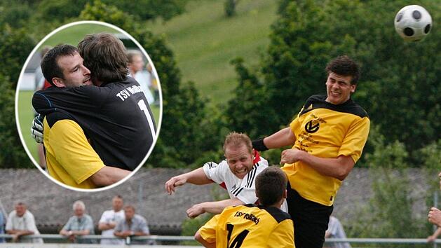 Im Kopfballduell mit Maßbachs Christoph Klement hatte Wollbachs Christoph Kriener (rechts) die besseren Karten. Sein Keeper Dominik Desch (kleines Bild, rechts entschied das Spiel. Fotos: Martin Potschka