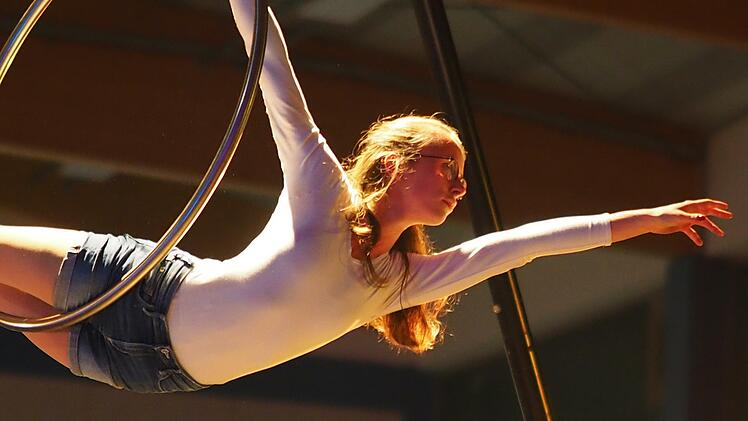 Artistik mit dem Zirkus Luna.