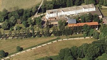 Früher stand hinter dem Gradierwerk das Heinz-Kalk-Krankenhaus. Nach dem Abriss wurde der Runde Brunnen saniert. Foto: Archiv