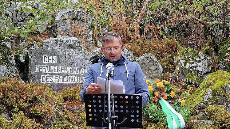 Hilders' Bürgermeister Ronny Günkel sprach anlässlich der 99. Heidelsteinfeier über den Begriff "Heimat". Foto: Marion Eckert