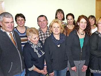Der scheidende und der neue Vorstand des Oberbrunner Gartenbauvereins mit Bürgermeister Bernhard Storath (links) und Kreisfachberater Michael Stromer (Fünfter von rechts) Foto: Berthold Köhler