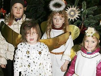 Vier süße Engel: (von links) Ann-Sophie Wolf, Emma Zeitler, Jessica Rödel und Leonie Wallsteiner. Foto: Sonja Adam