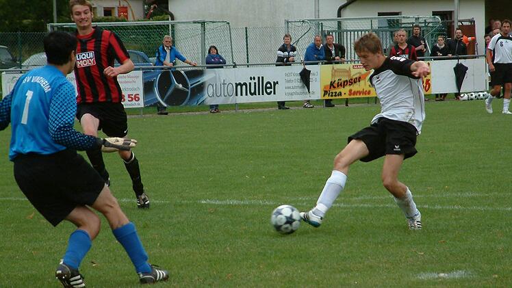 Tobias Dubiel vom FC Unter-/Oberrodach (rechts) ist von den Trainern der Kreisklasse mit den meisten Punkten bedacht worden. Archivfoto: Hans Franz