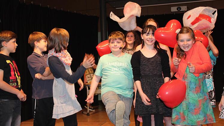 Impession vom bunten Abend an der RS I. Foto: Veronika Schadeck