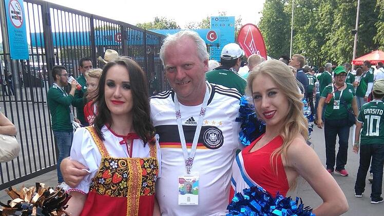 Torsten Mattes vor dem Spiel mit russischen Fans