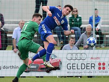 Unser Szenenbild zeigt Großbardorfs Florian Dietz (rechts) im Zweikampf mit dem Sander Philipp Markhof.Anand Anders