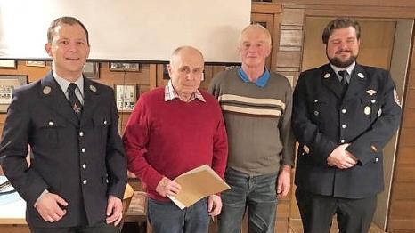 Die Ehrung bei der FFW Muggendorf (v.&nbsp;l.): Marco Trautner, Norbert Trautner, Hans Richter und Udo Ebenhack  Foto: privat