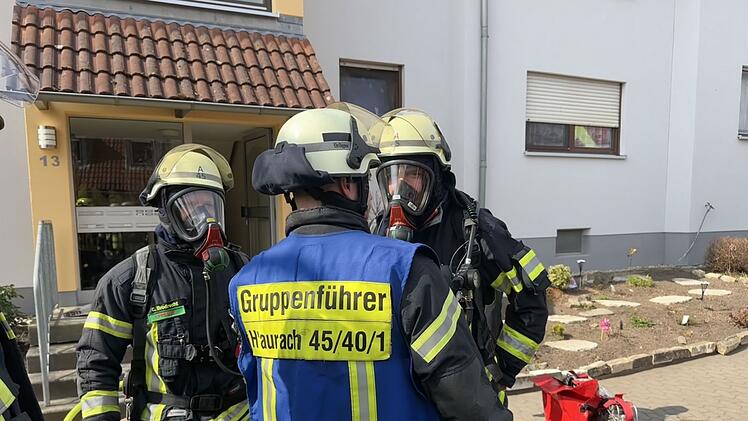Herzogenaurach: Brand in Mehrfamilienhaus - Kind und Eltern kommen in Klinik