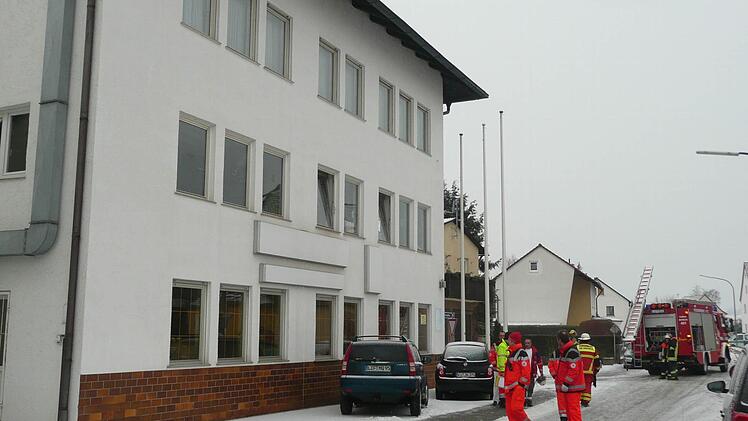 Kurz nach 10 Uhr können die Feuerwehren aus der Michelauer Landwehrstraße wieder an ihre Standorte zurückkehren.