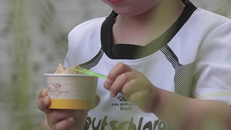 Fußball und Eis - ein tolle Kombination für die Kleinen.