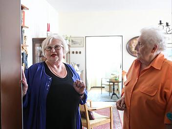 Verena Sadri und Barbara Kremer bangen um ihre Wohnungen - und damit auch um ihre Selbständigkeit. Foto: Barbara Herbst
