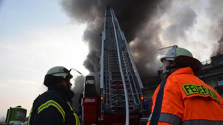 Brand in der Pfalzstraße in Bad Kissingen. Foto: Peter Rauch