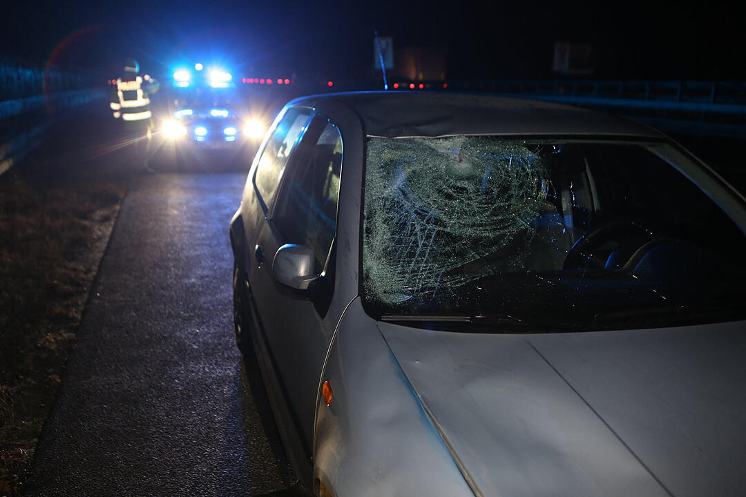 Fußgänger auf A73 von Auto erfasst