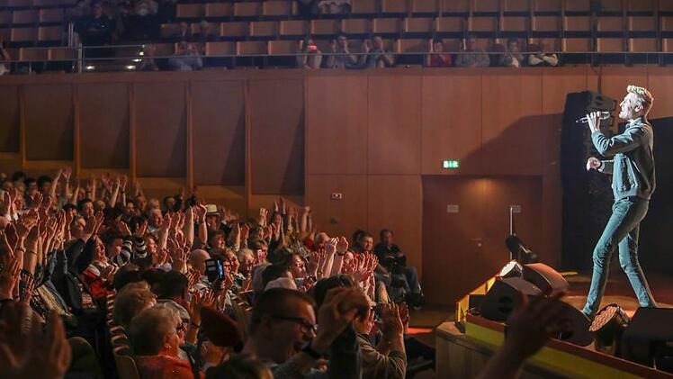 Das Publikum taute bei Maximilian Arland  sichtlich auf. Foto: Barbara Herbst
