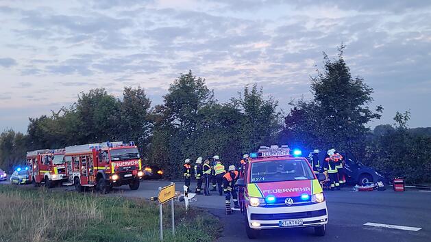 Bei Kitzingen: Auto ger&auml;t in Gegenverkehr - Unfall fordert zwei Verletzte