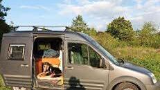 Mit ihrem "Mini-Wohnmobil" tourt sie durchs Land.