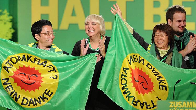 Bundesparteitag der Grünen in Hannover, in der Mitte die Parteivorsitzende Claudia Roth. Foto: Julian Stratenschulte/dpa