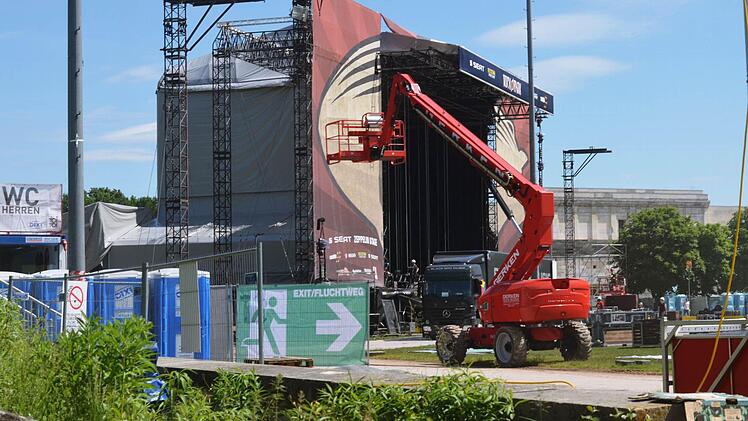 Die neue "Zeppelin Stage" in passendem Outfit. Foto: Nikolas Pelke