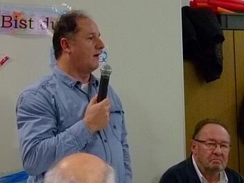 Andreas Oetter bei seinem Redebeitrag in der Bürgerversammlung Foto: Lothar Weidner