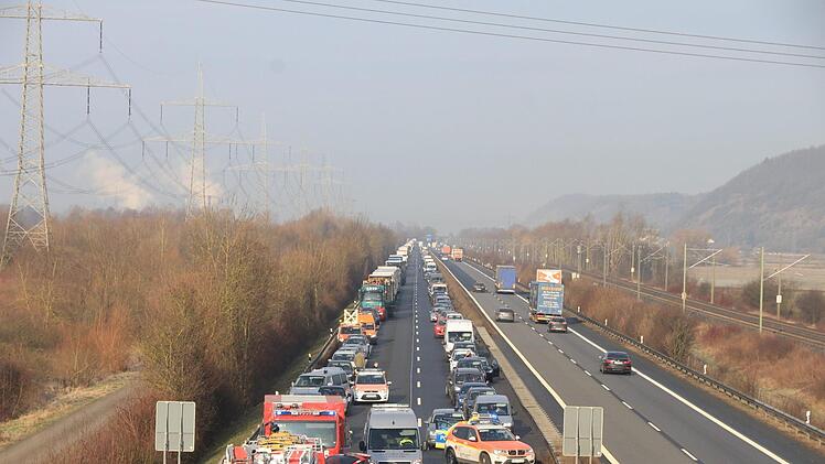 Bei einem schweren Unfall auf der A70 zwischen Viereth und Eltmann gab es einen Schwerverletzten. Foto: News5/Merzbach