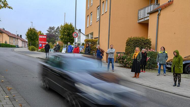 Die Anwohner der Caspersmeyerstraße wollen Autofahrer an einem Aktionstag zur Einhaltung von Tempo 30 mahnen. Foto: Ronald Rinklef