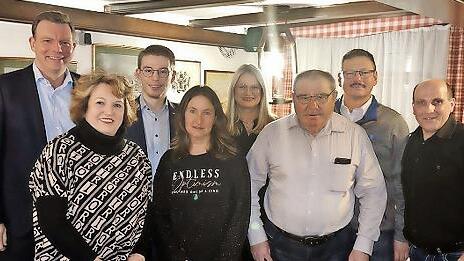 Neuwahlen gab es beim CSU-Ortsverband Bad Br&uuml;ckenau: (hinten, von links) Bezirkstagskandidat Martin Wende, Janik Veit, Andrea Schubert und Heribert &Uuml;belacker; (vorne, von links): Brigitte Meyerdierks, Heike K&ouml;tzner, Karl Veit und CSU-Ortsgesch&auml;ft...