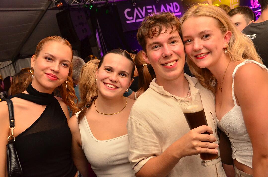 Party mit der Band "CAVELAND"