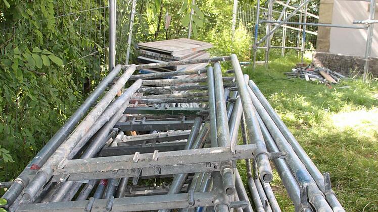 Die Sanierung des Patersbergturms bei Veitlahm geht dem Ende entgegen. Foto: Jürgen Gärtner