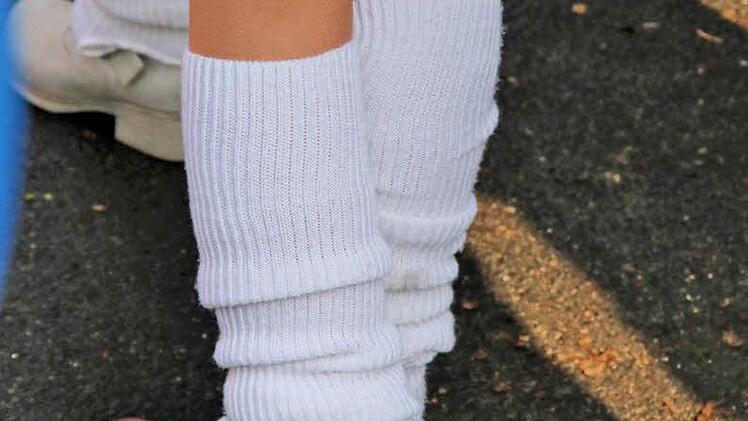 Bei Sonnenschein tanzen, schunkeln und singen kleine und große Narren beim "Faschingsfez" auf dem Anger. Nicht nur die Organisatoren freut's. Foto: Dieter Britz