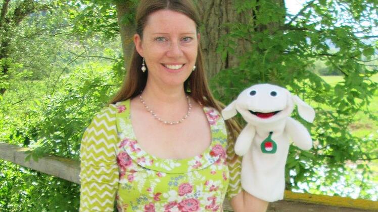 Carolin Sell nahm ihre Stoffpuppe Hamfred beim Stufen-Zählen mit. Die beiden brauchten nur eine halbe Stunde.  Foto: Winfried Ehling